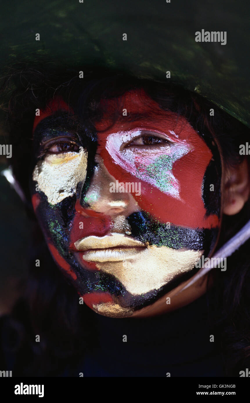 ca. 2000, Barranquilla, Kolumbien---Karneval Tänzerin Make-up---Bild von Jeremy Horner © Stockfoto