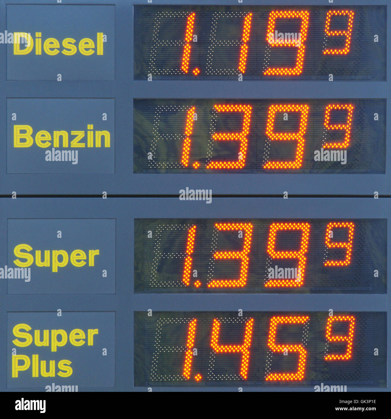 Benzin Preise Tankstelle an der Tankstelle Stockfotografie Alamy Benzin Preise Tankstelle an der Tankstelle Stockfotografie Alamy