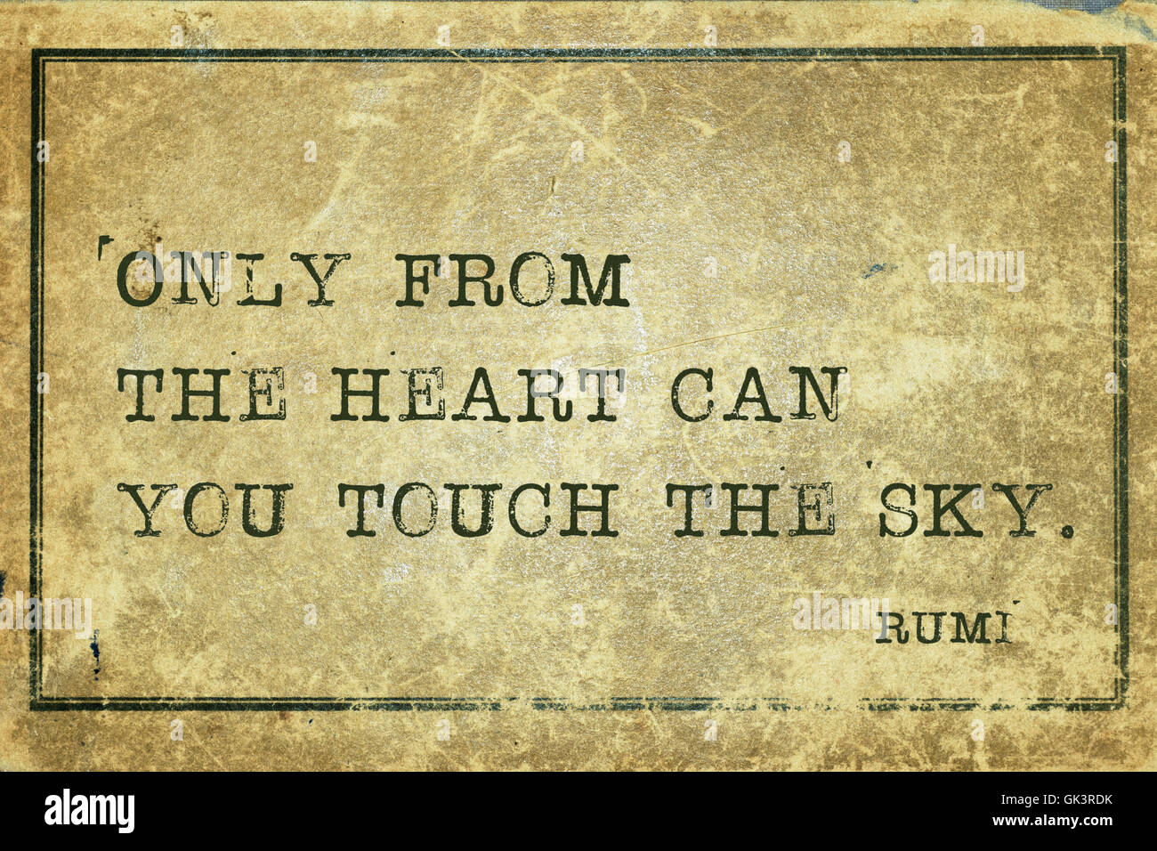 Nur aus dem Herzen kann man anfassen alte persische Dichter und Philosoph Rumi Zitat auf Grunge Vintage Karton gedruckt - Stockfoto