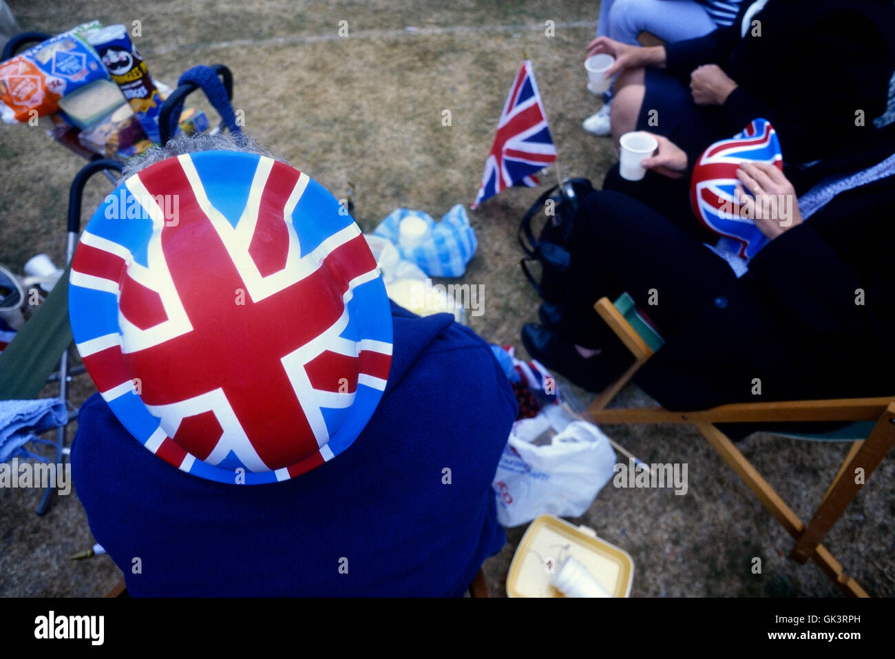 Patriotische outdoor Konzertbesucher. Hastings. East Sussex. England. Großbritannien Stockfoto
