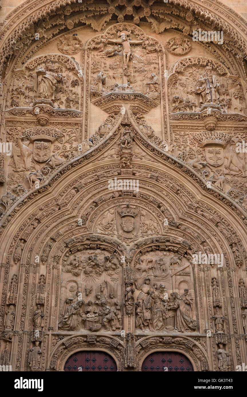 Gotische Fassade der neuen Kathedrale von Salamanca. Spanien Stockfoto