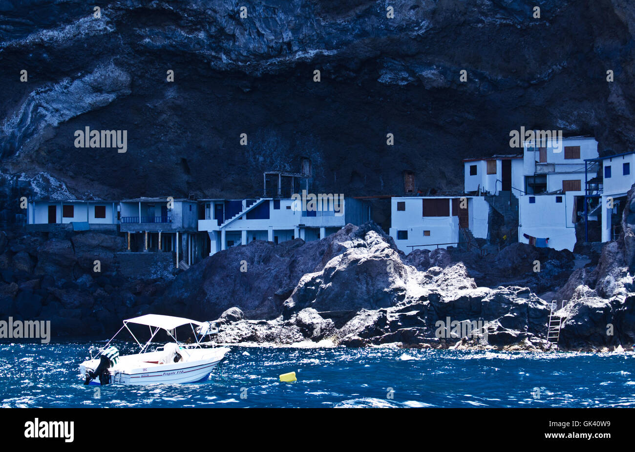 Cueva Caldelaria gesehen aus dem Meer, Insel La Palma, Kanarische Inseln, Spanien Stockfoto