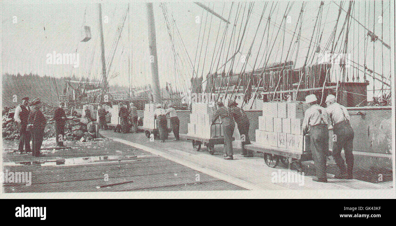 Die Werft der Foundation Company in Portland, Oregon, ist ein wichtiger Standort für den Schiffbau und die Reparatur. Das Werk spielt eine Schlüsselrolle in der maritimen Industrie an der Westküste der Vereinigten Staaten. Stockfoto