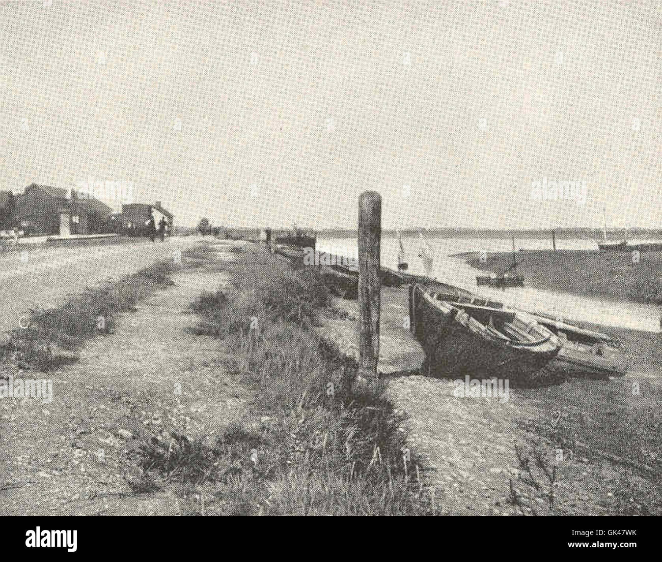 47817 Marennes (La Tremblade) Blick auf die Mündung des großen Kanal, der im inland und ernährt sich Systeme von Claires auf beiden Seiten Stockfoto