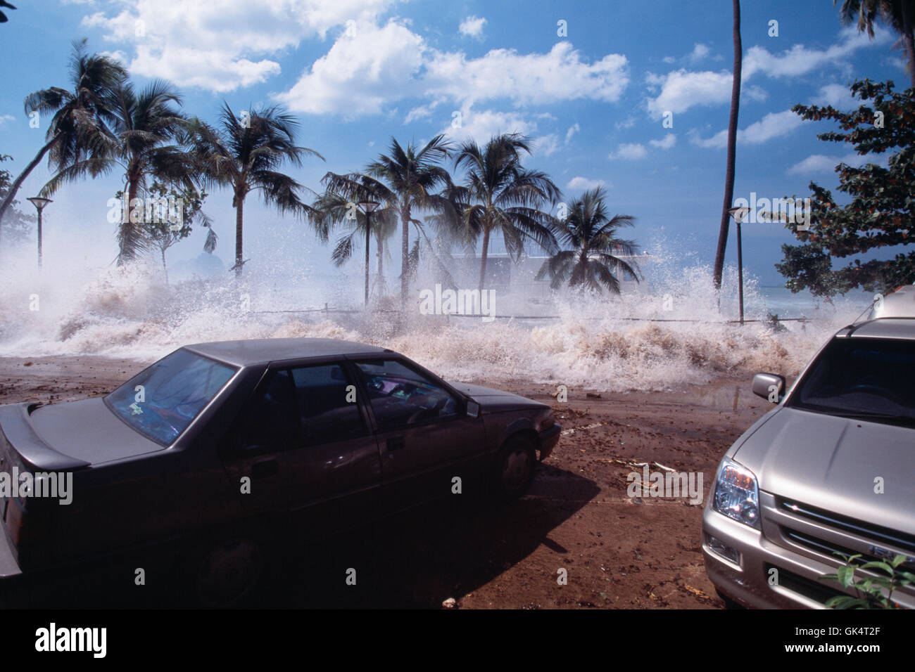2004 tsunami wave thailand -Fotos und -Bildmaterial in hoher Auflösung