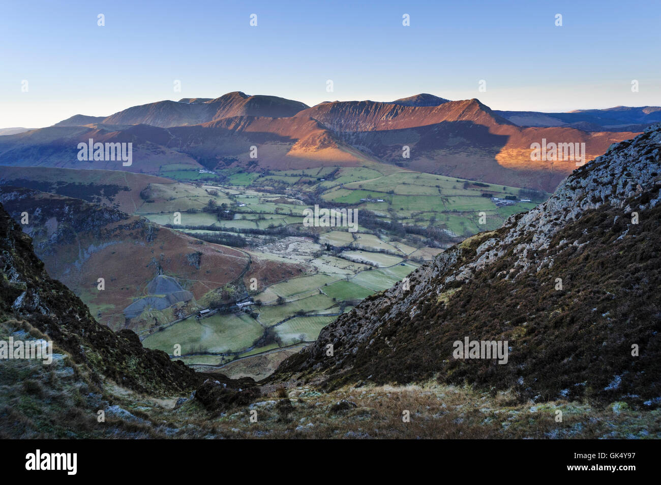 Das Newlands-Tal und die NW-Fells von Bull Crag Stockfoto