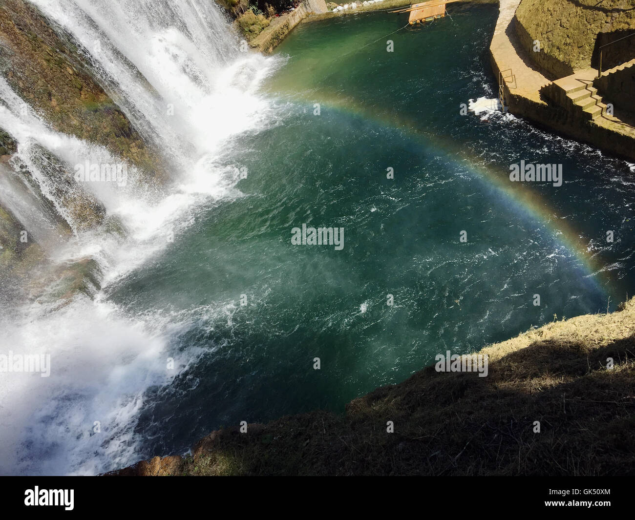 Wasserfall in Jajce-Regenbogen über Fluss, Bosnien und Herzegovina Stockfoto