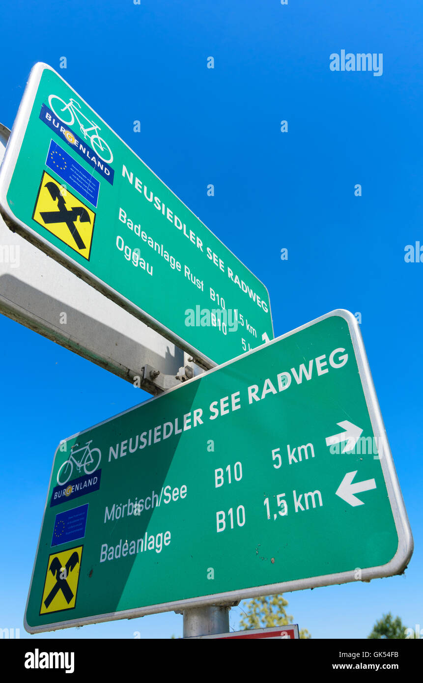 Rost: Verkehrszeichen für Radwege am Neusiedler See, Österreich, Burgenland, Stockfoto