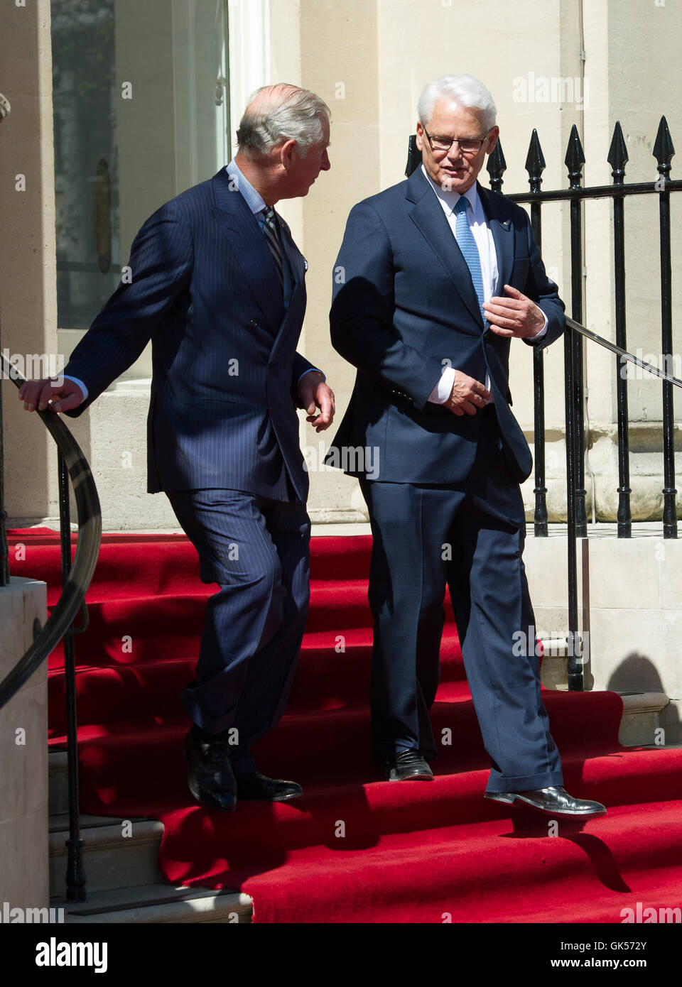 Der Prince Of Wales und die Herzogin von Corwall Besuch Kanada-Haus den letzten Renovierung Anzeigen funktioniert mit: Charles, Prince Of Wales, Hochkommissar Where: London, Vereinigtes Königreich bei: 4. Mai 2016 Stockfoto