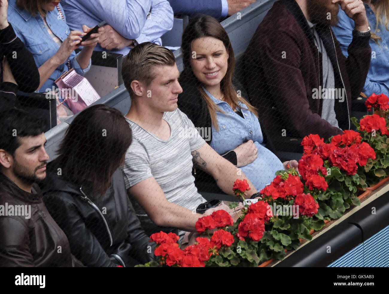 Toni Kroos Und Seine Schwangere Frau Jessica Farber Besuchen Den Mutua Madrid Open In Caja Magica Featuring Toni Kroos Jessica Farber Where Madrid Spanien 5 Mai 2016 Stockfotografie Alamy