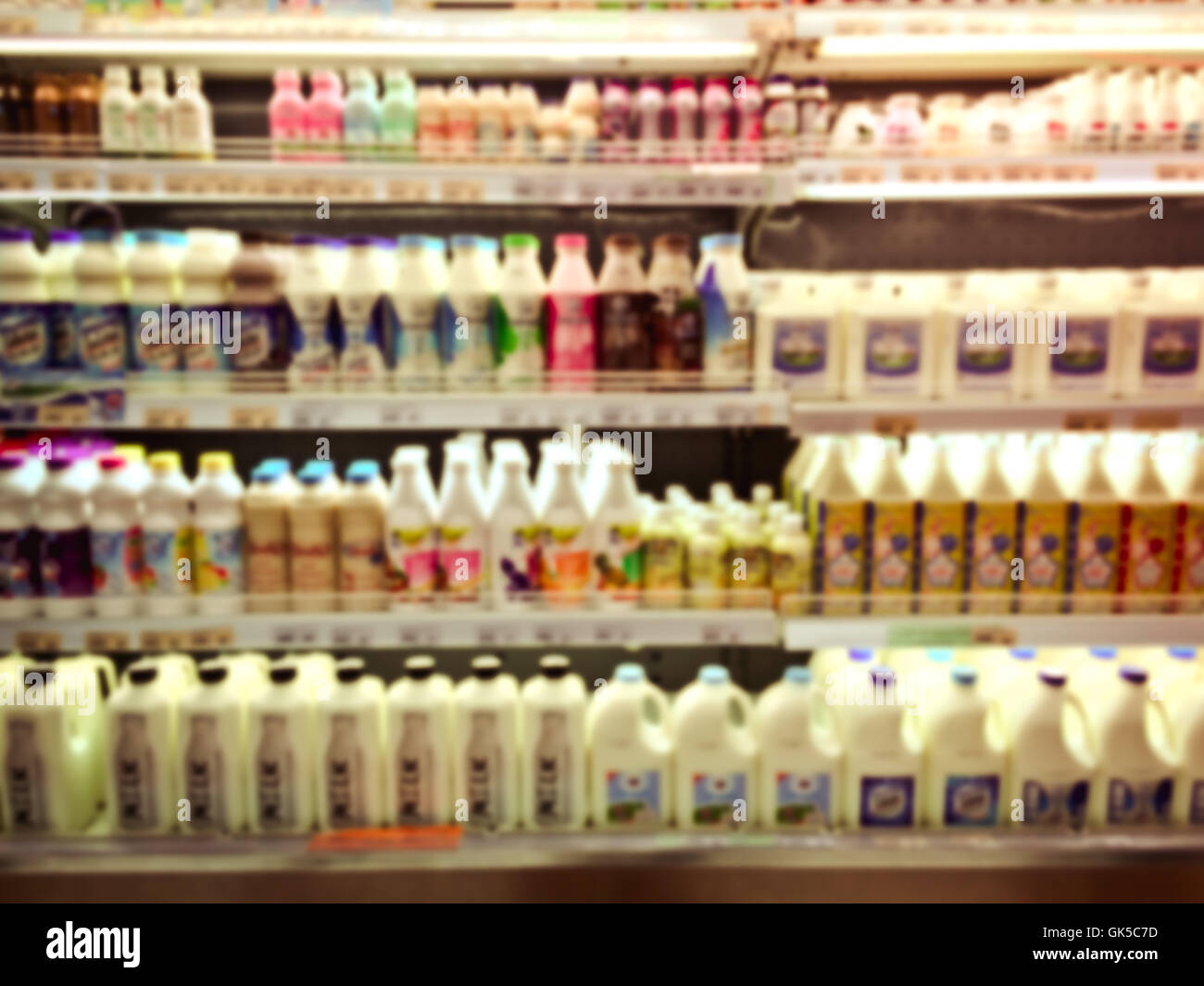 unscharfen Bildhintergrund mit Flasche Milch In der mall Stockfoto