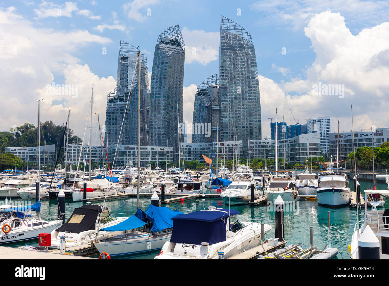 Marina am Keppel Bay ist das exklusive Vorrecht der bevorzugte Heimat der internationalen Luxus-Yachten und Wasserspielplatz Stockfoto