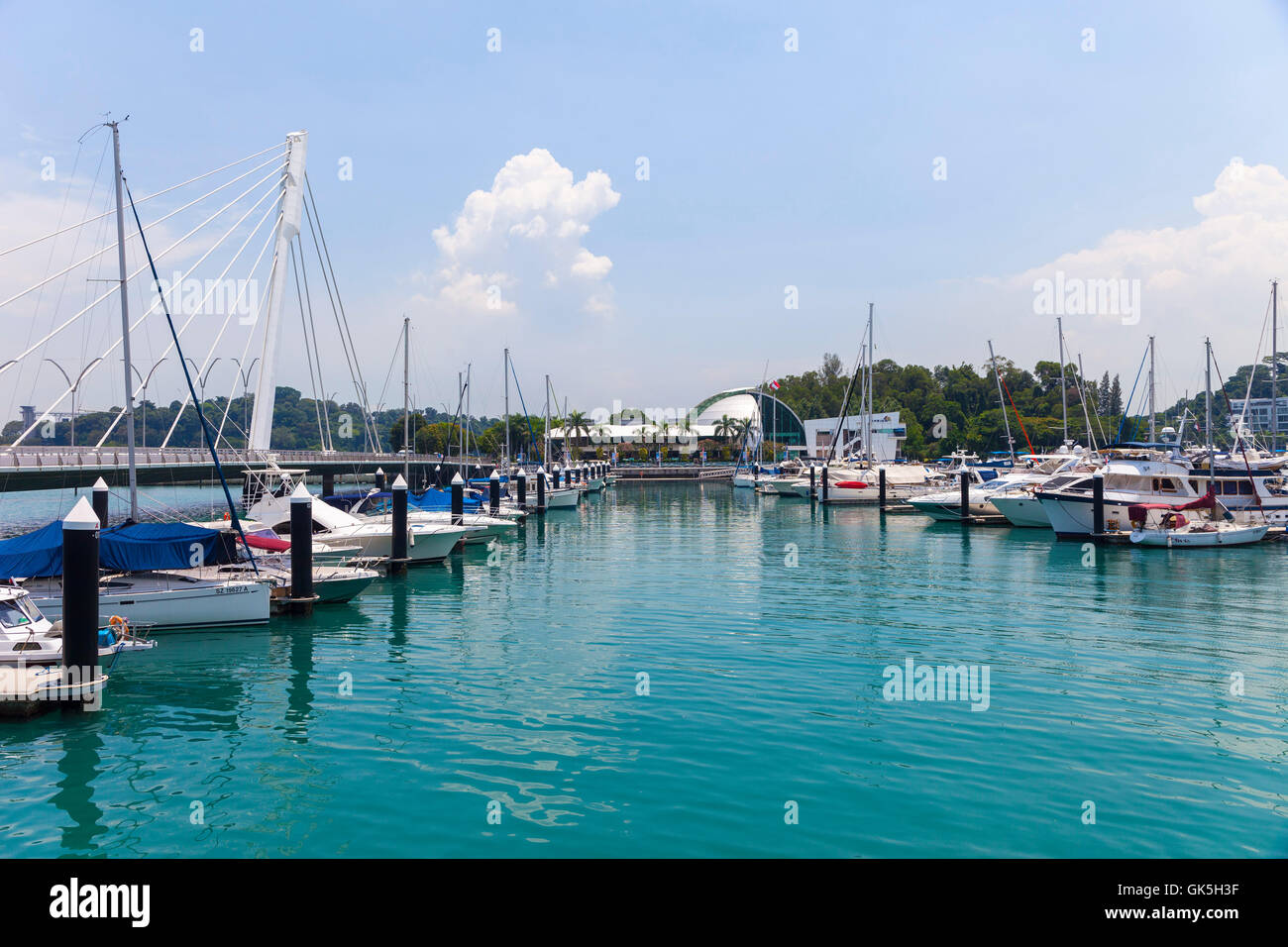 Marina am Keppel Bay ist das exklusive Vorrecht der bevorzugte Heimat der internationalen Luxus-Yachten und Wasserspielplatz Stockfoto