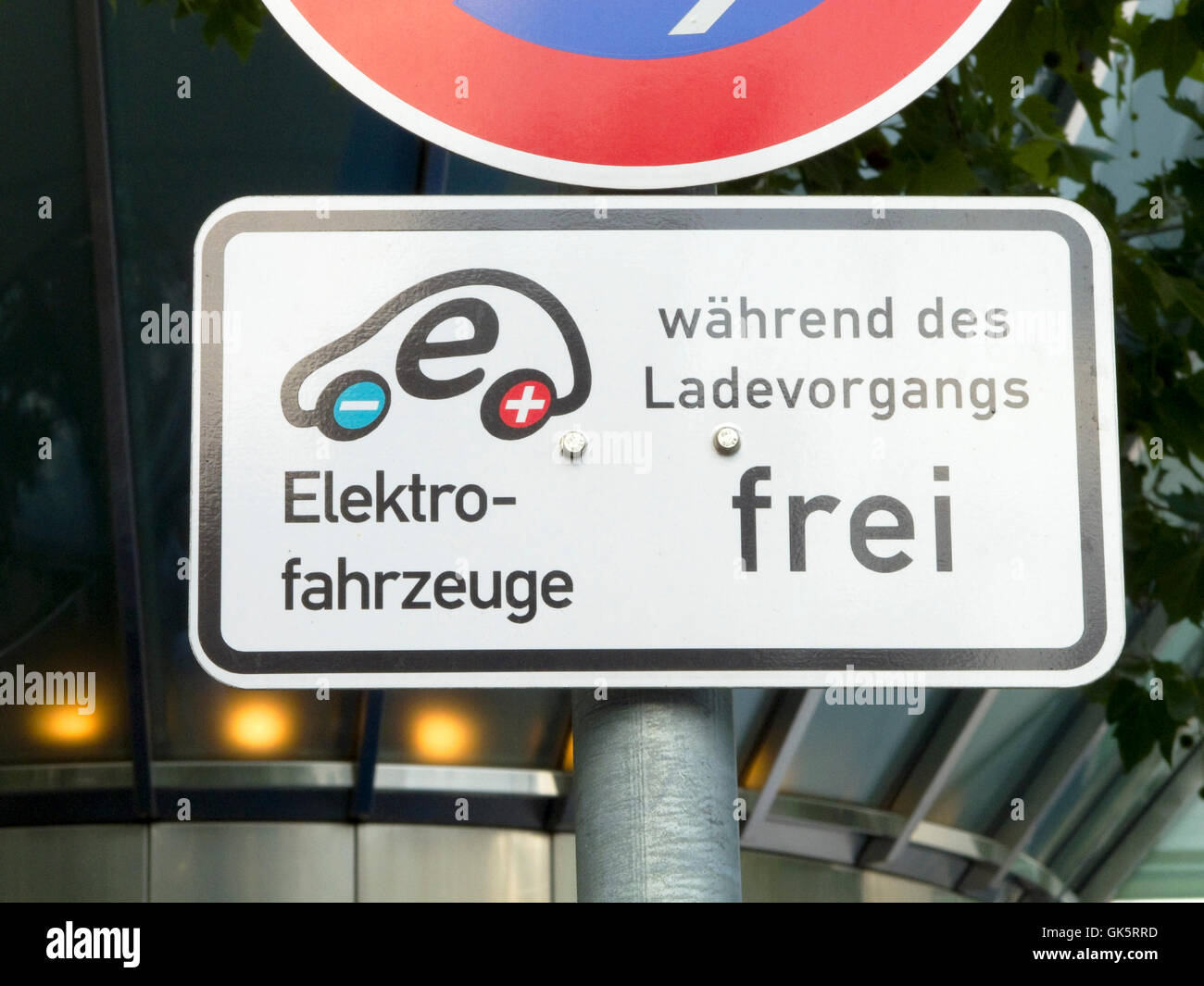 Elektroauto-Zeichen Stockfoto