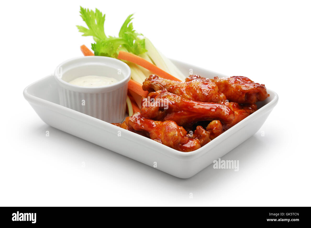 Buffalo chicken Wings, amerikanisches Essen isoliert auf weißem Hintergrund Stockfoto
