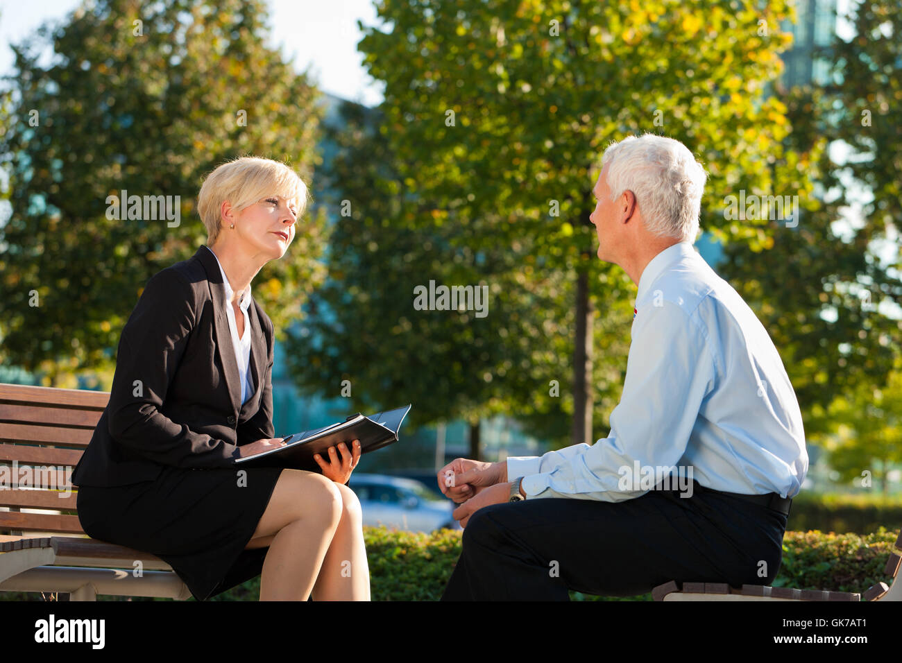 Parken außerhalb coaching Stockfoto