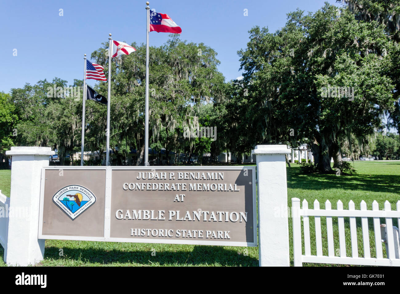 Florida Ellenton, Gamble Plantation historischer State Park, Judah P. Benjamin Confederate Veterans Memorial, Bürgerkrieg, Geschichte, Eingang, Schild, Flagge, FL16063003 Stockfoto