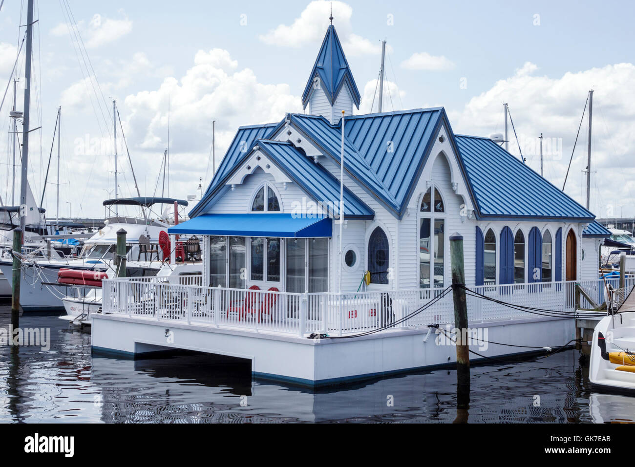 Bradenton Florida, Palmetto, Manatee River, Regatta Pointe Marina, Dock, Pier, Hausboot, Kapelle an der Bucht, schwimmende Hochzeitskapelle, FL160630048 Stockfoto