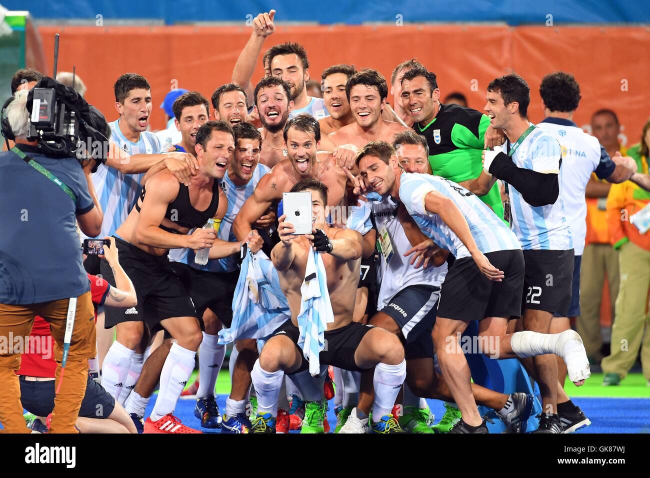 Rio De Janeiro. 18. August 2016. Olympischen Spiele 2016, Feld Herren Eishockeyspiel um den 1. Platz. Das Team von Argentinien im Bild bei der Hockey-Siegerehrung auf der Olympic Hockey Centre Credit: Action Plus Sport Bilder/Alamy Live News Stockfoto