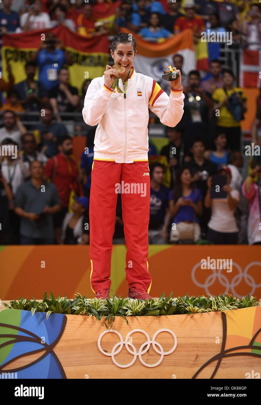 Rio De Janeiro, Brasilien. 19. August 2016. Spaniens Carolina Marin besucht die Preisverleihung der Frauen Singles Badminton auf der Rio Olympischen Spiele 2016 in Rio De Janeiro, Brasilien, am 19. August 2016. Carolina Marin gewann die Goldmedaille. Bildnachweis: Wang Peng/Xinhua/Alamy Live-Nachrichten Stockfoto