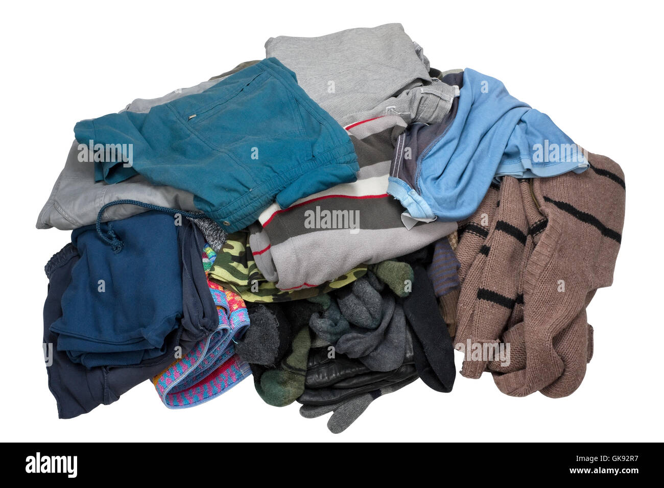 Heap des abgenutzten alten aber rein und gewaschenen Men Top tragen - Pullover, Unterhemden, Shorts, Hosen. isoliert mit patch Stockfoto