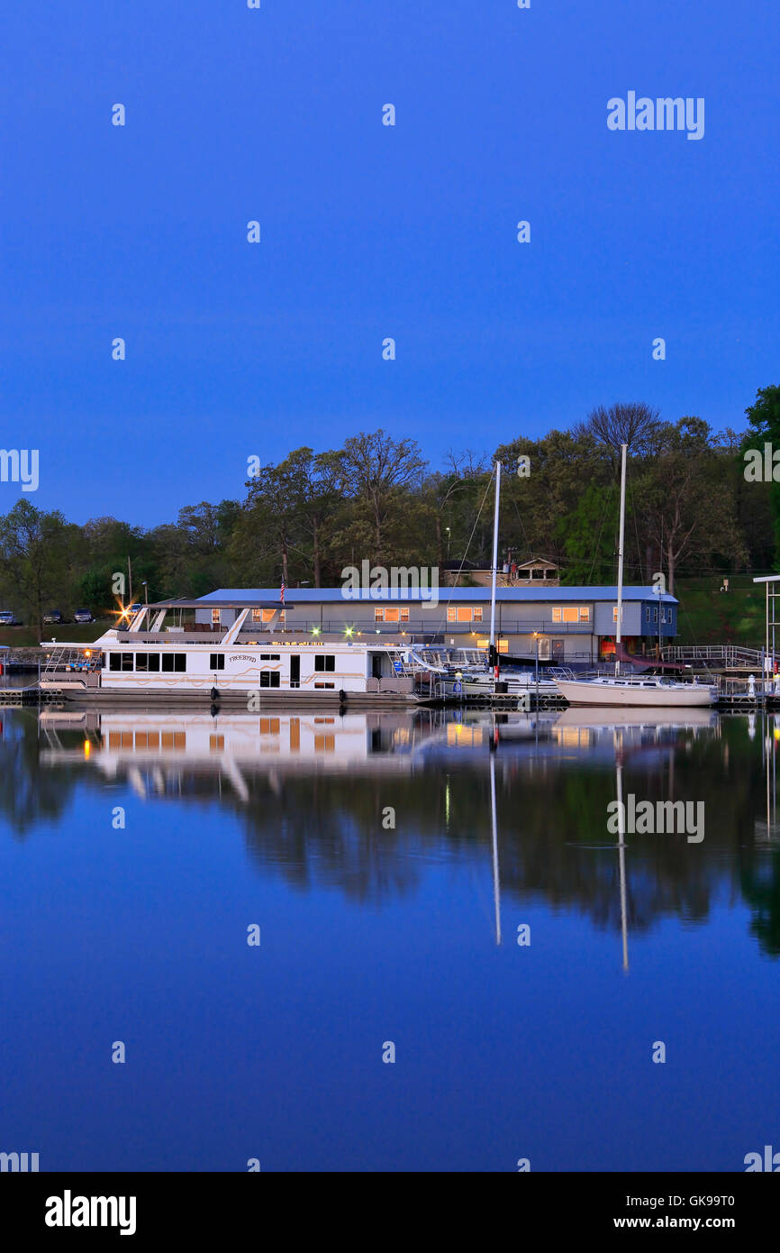 Boot Dock, Blick auf die Bucht, Kenlake State Park Resort, Kentucky, USA Stockfoto