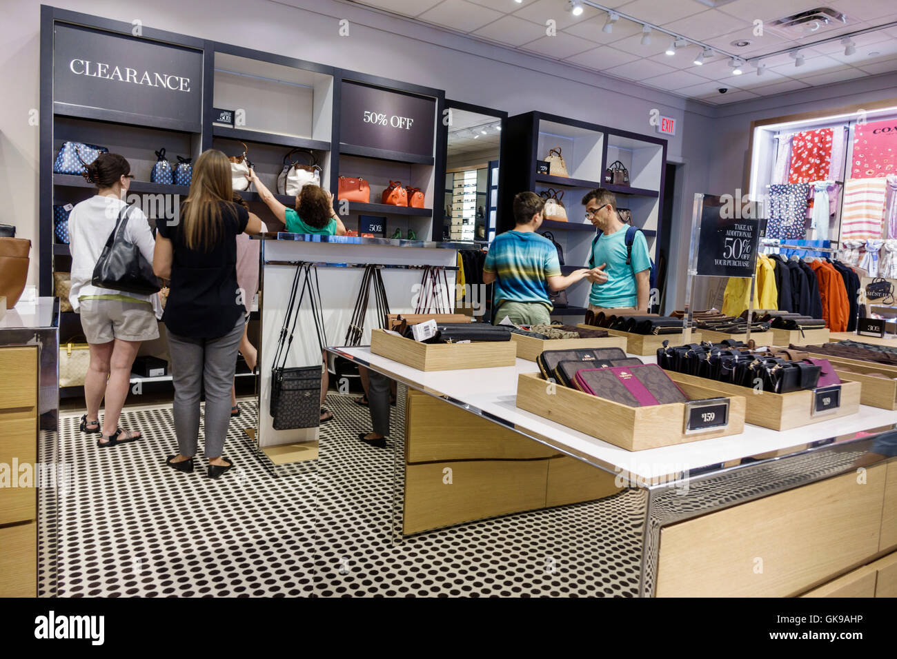 Premium Outlet Center Stockfotos Premium Outlet Center Bilder