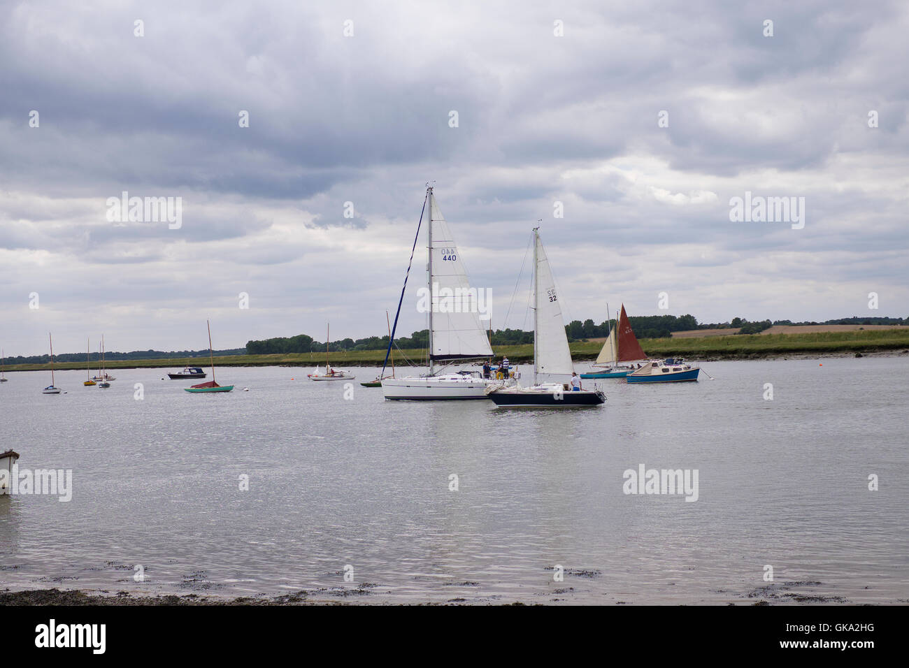 Segelboote auf der Fluß Alde in Aldeburgh Suffolk England Stockfoto