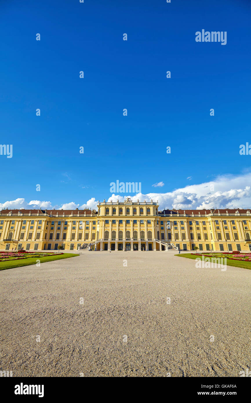 Vorderansicht des Schlosses Schönbrunn. Stockfoto