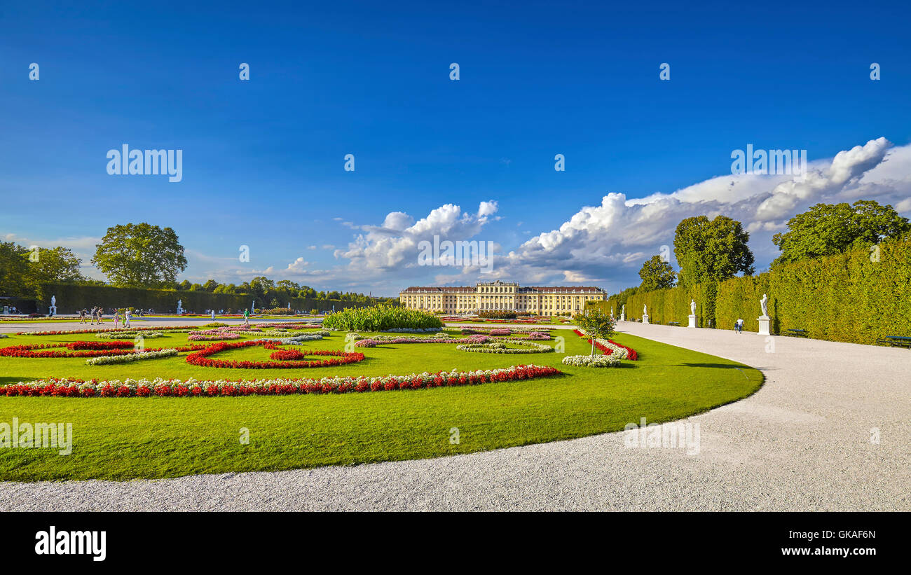 Schloss schönbrunn und schlossgarten Fotos und Bildmaterial in hoher