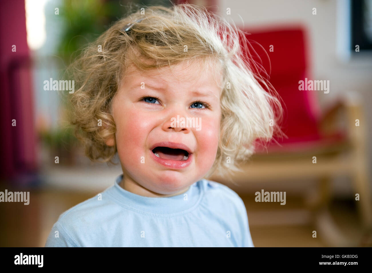 kleines Kind weint Stockfoto