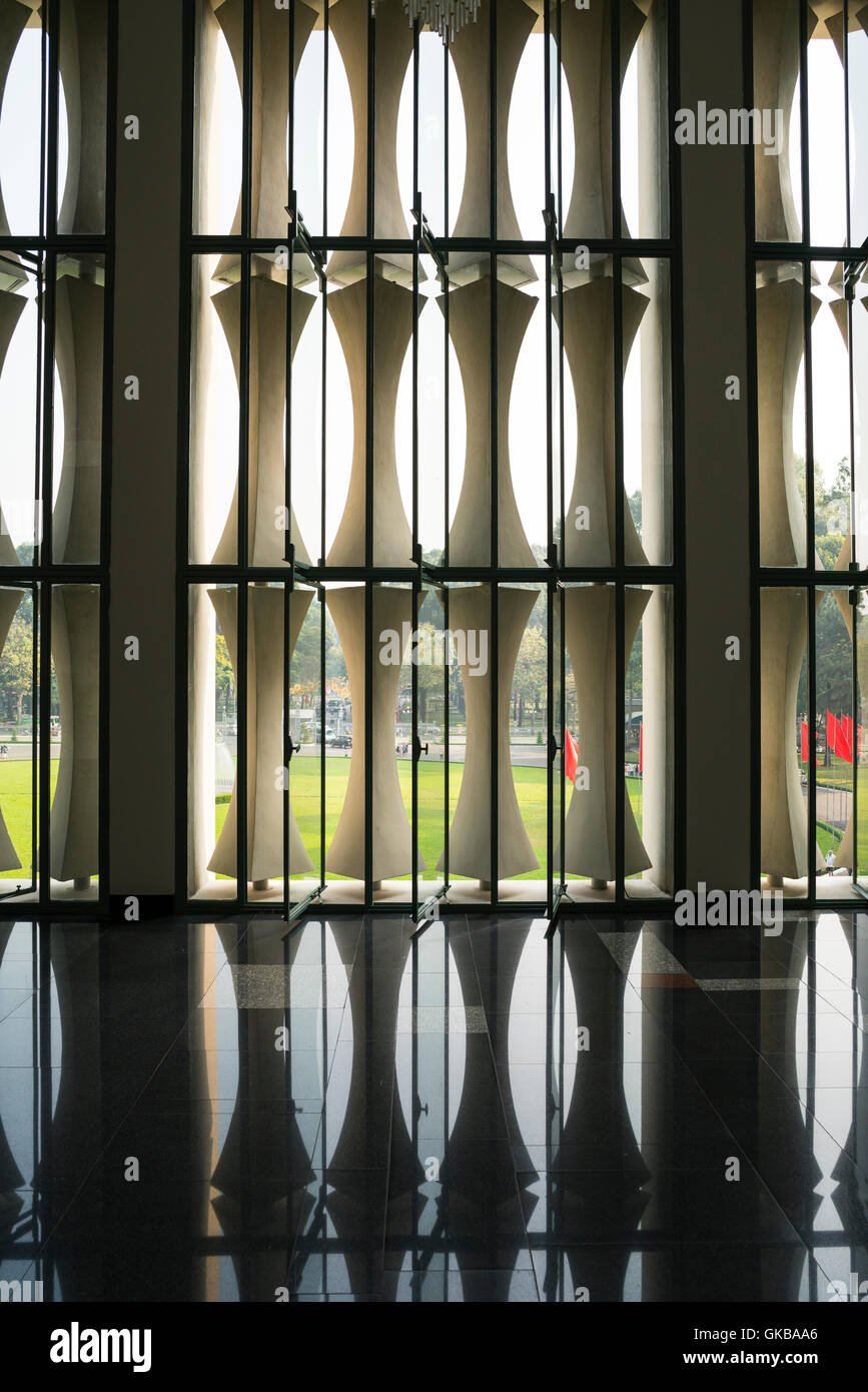 Ho-Chi-Minh-Stadt, Vietnam: Konferenzraum im Palast Wiedervereinigung, die ehemalige Unabhängigkeit. Es diente als Sitz des Süd-Vietnam während des Vietnamkriegs im Schrank. Stockfoto