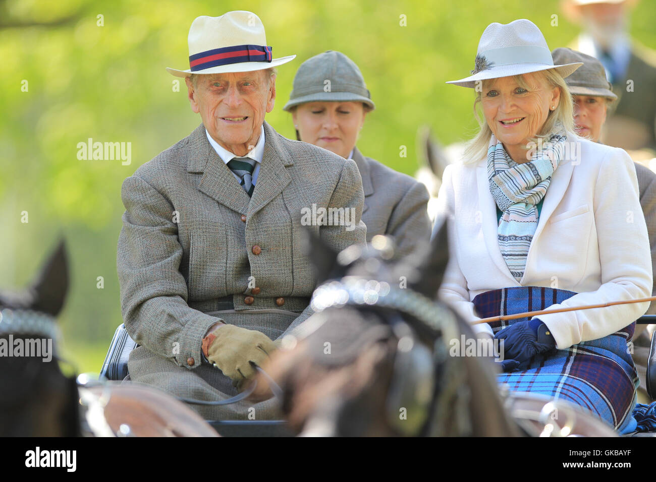 Seine königliche Hoheit Prinz Philip kommt fahren seinen eigenen Wagen, das Pferd zu zeigen.  Mitwirkende: Seine königliche Hoheit Prinz Philip Where: London, Vereinigtes Königreich bei: 15. Mai 2016 Stockfoto