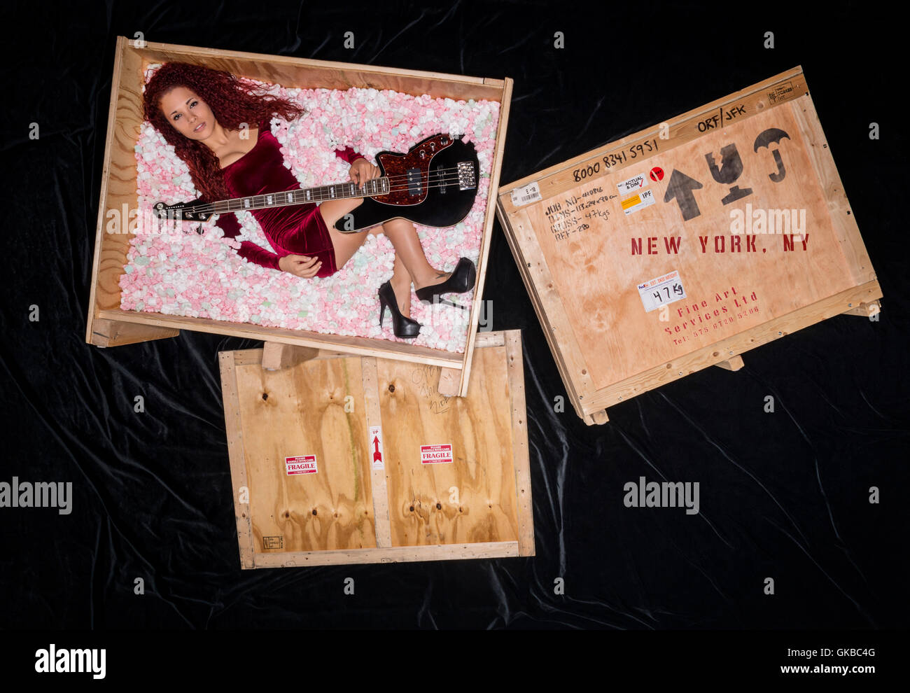 Junge Musiker, die immer für einen Gig nach New York, NY ausgeliefert Stockfoto