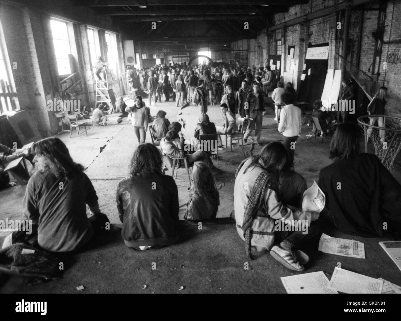 Autonome linke Gruppen besetzt eine leere Fabrik (Bo-) am 4. Juli 1981 in Bochum (Deutschland) und für ein autonomes Kulturzentrum unter Beweis gestellt. | weltweite Nutzung Stockfoto