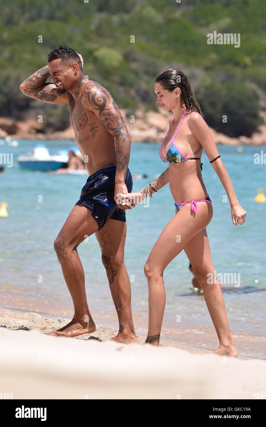 Kevin Prince Boateng Mit Seiner Frau Melissa Satta Und Ihren Sohn Maddox Geniessen Sie Einen Urlaub Im Weissen Club Strand Sardinien Mit Kevin Prince Boateng Melissa Satta Where Sardinien Italien Bei Kredit 23 Juni 2016