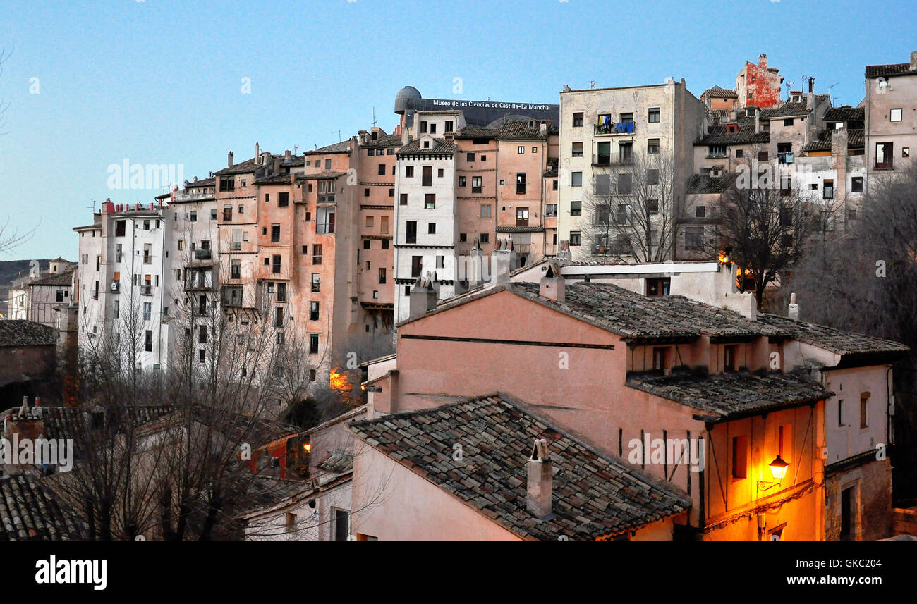 CUENCA, Spanien - Januar 5: Blick auf die hängenden Häuser von Cuenca auf 5. Januar 2013. Cuenca ist eine Stadt in der autonomen Gemeinschaft Stockfoto