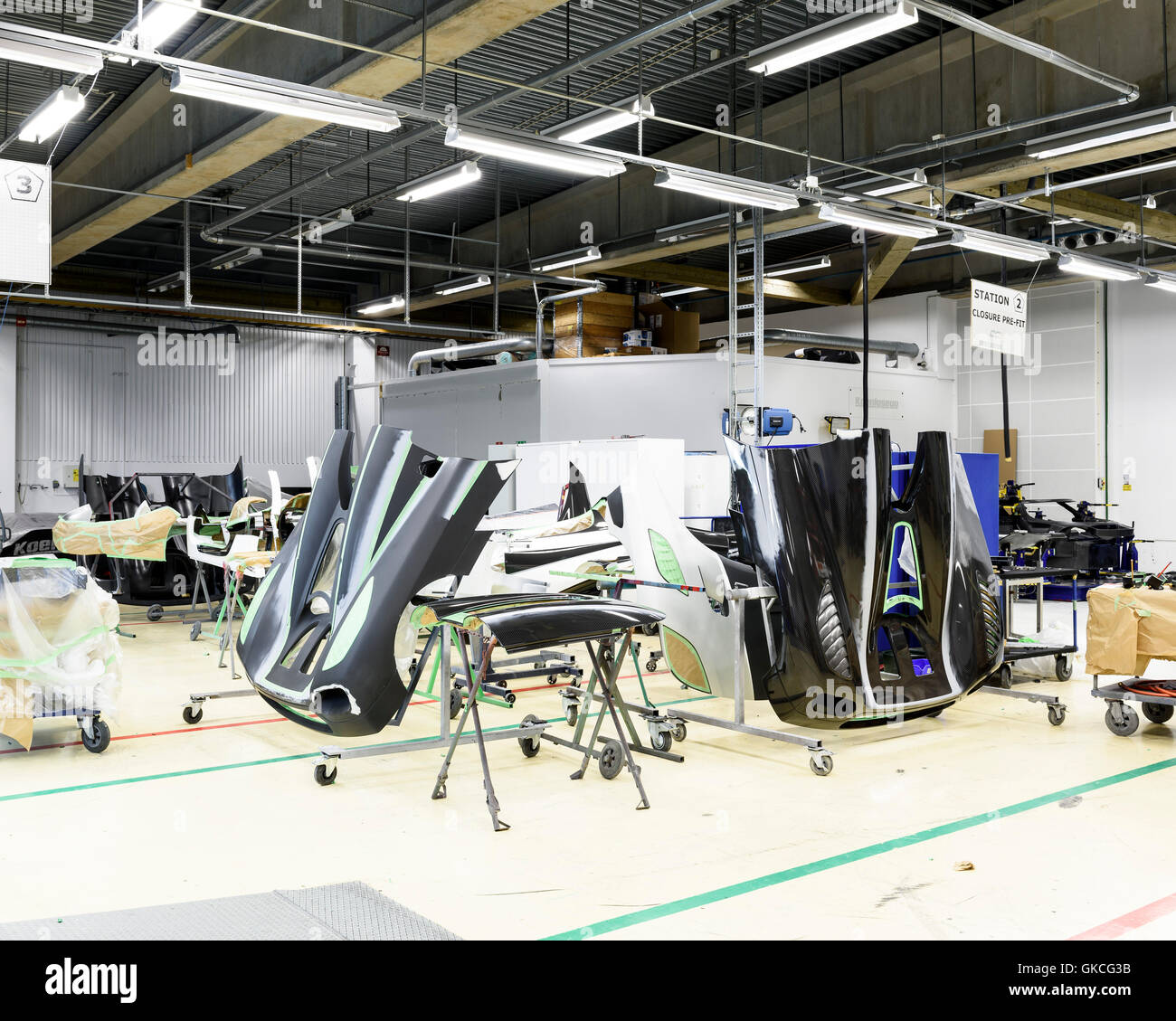 Autoteile lackiert werden. Koenigsegg Supercar Fabrik, Angelholm, Schweden.  Architekt:-, 2016 Stockfotografie - Alamy