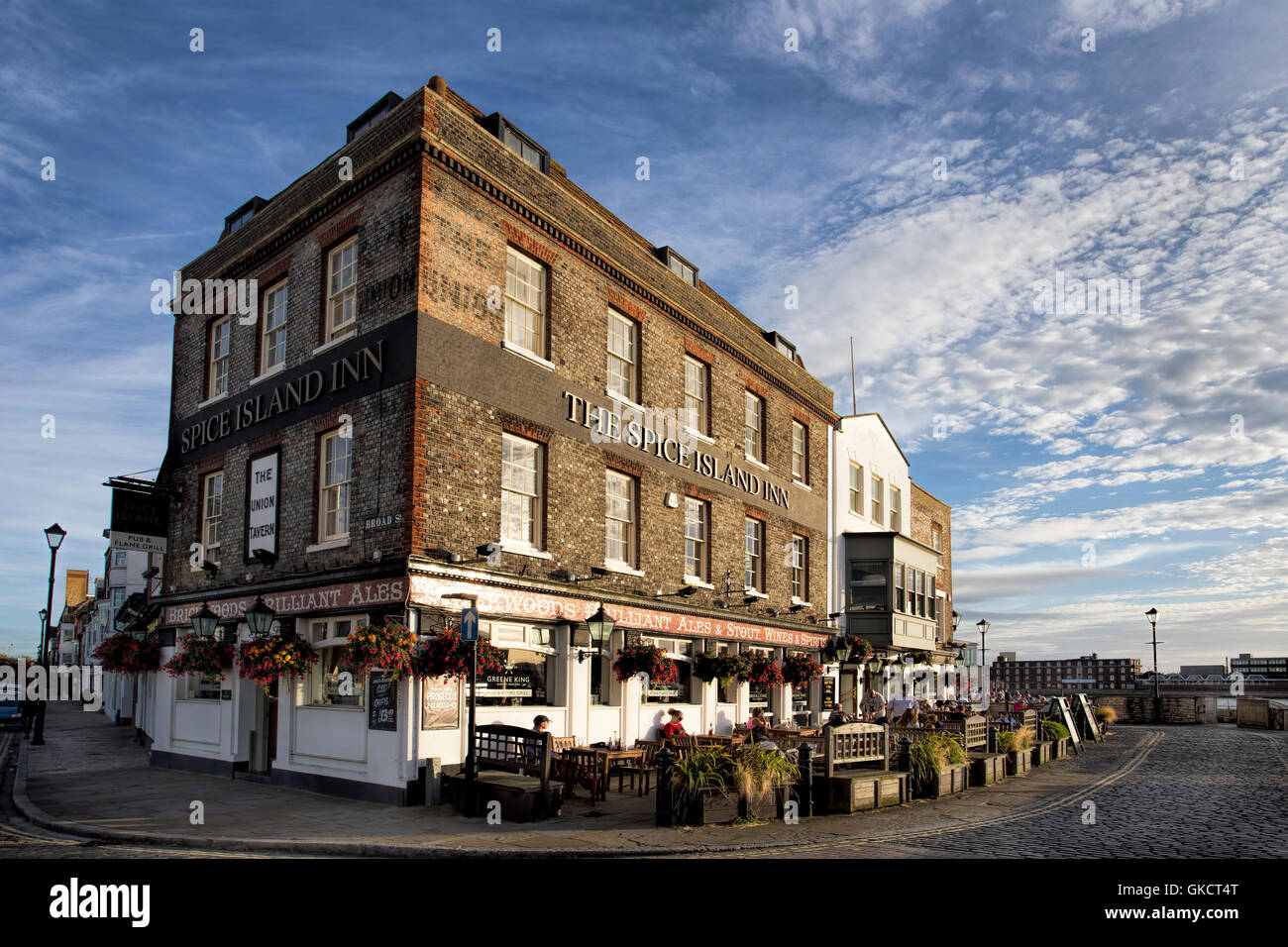 Das Spice Island Pub blickt auf Portsmouth Harbour Stockfoto