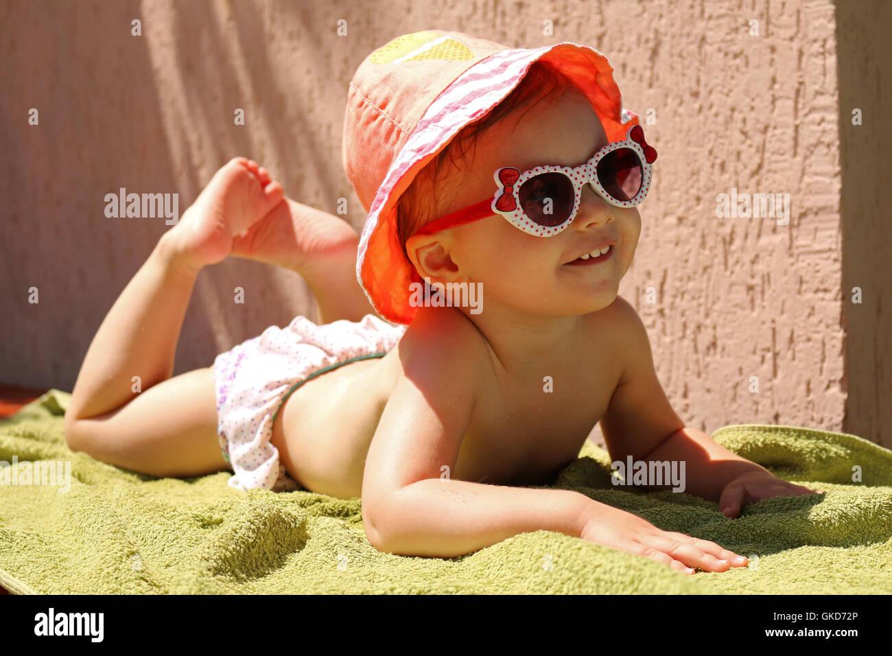 kleines Baby in Panama in der Sonne liegen. horizontale. Stockfoto