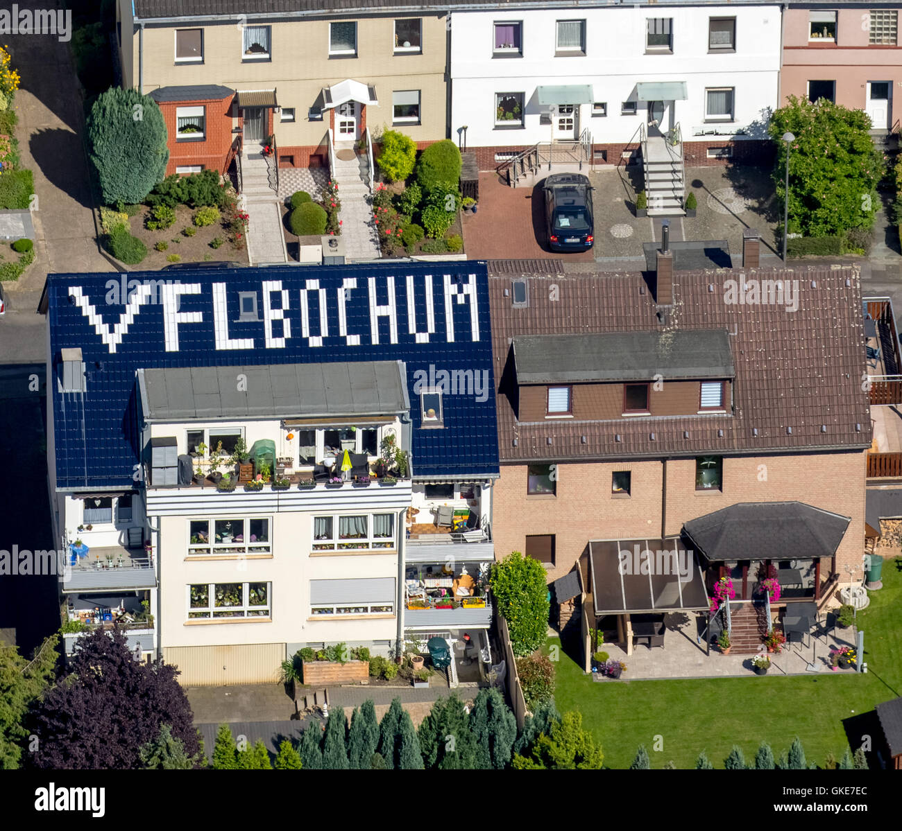 Luftaufnahme, VfL-Logo auf dem Dach des echten Fans in der Nähe der Vonovia-Ruhrstadion s, Bochum, Ruhrgebiet, Nordrhein-Westfalen, Stockfoto