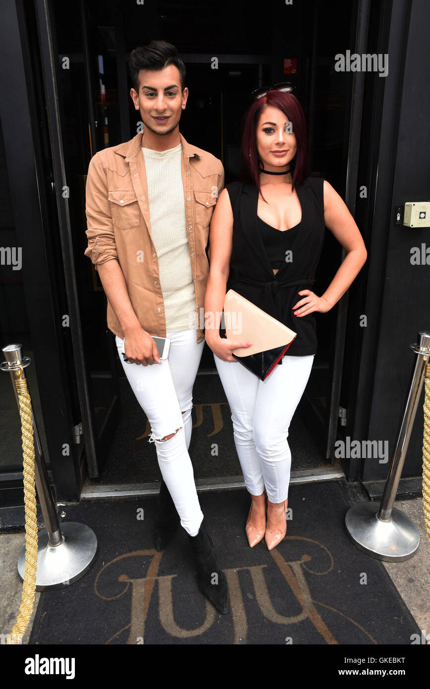 Jessica Hayes und Junaid Ahmed besuchen Sie Juju Featuring: Jessica Hayes, Junaid Ahmed Where: London, Vereinigtes Königreich bei: 23. Mai 2016 Stockfoto