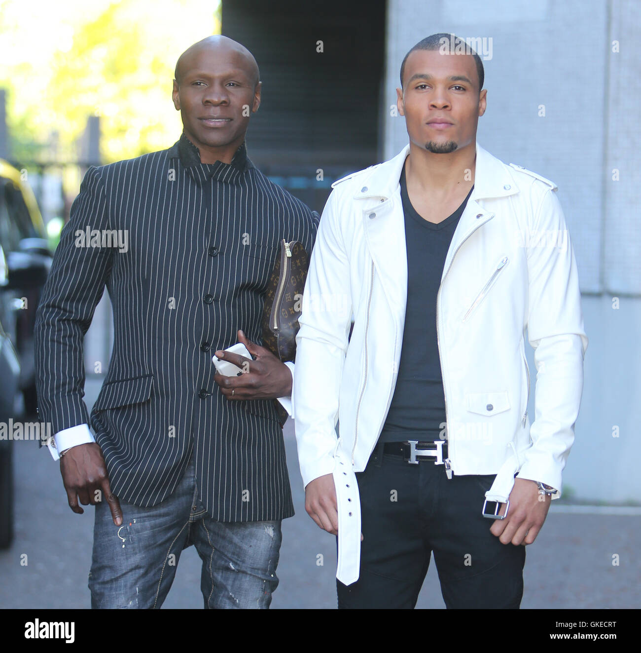 Chris Eubank und sein Sohn Chris Eubank Jr außerhalb ITV Studios Featuring: Chris Eubank, Jr. Wo: London, Vereinigtes Königreich bei: 24. Mai 2016 Stockfoto