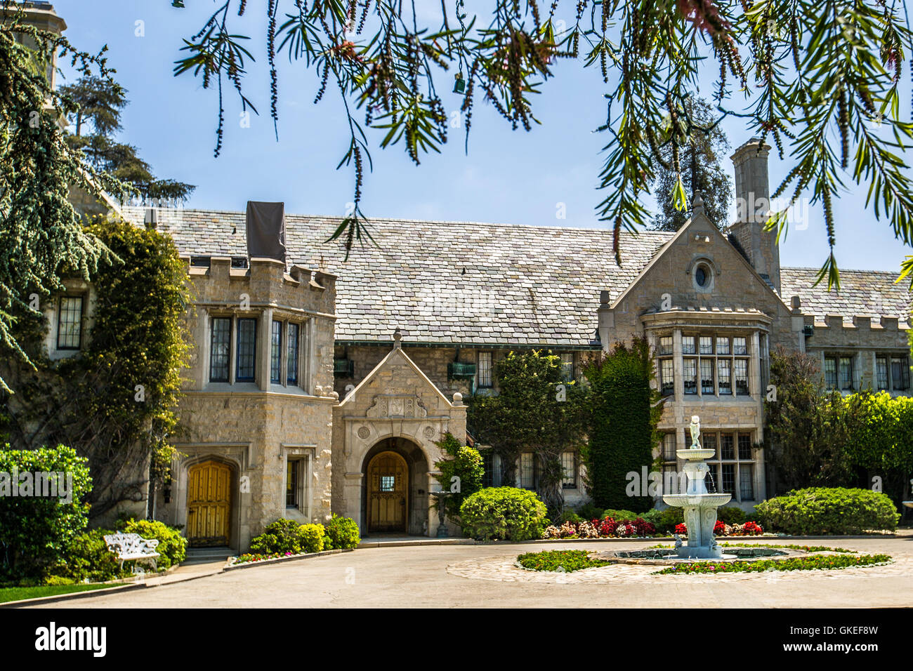 Die Playboy Mansion ist der Zeitschrift Home of Playboy-Gründer Hugh ...