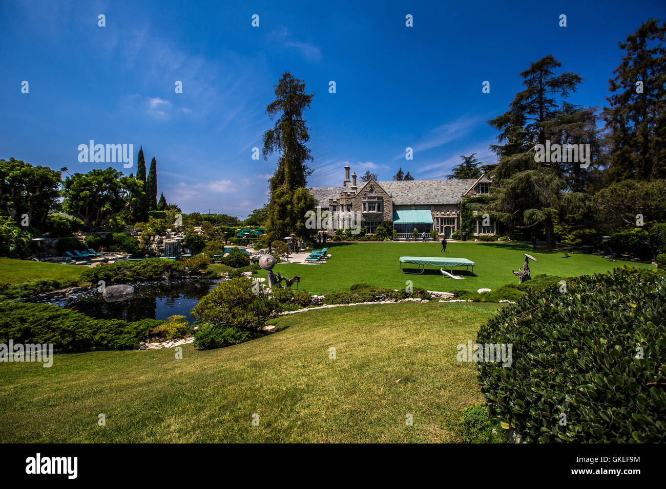 Die Playboy Mansion ist der Zeitschrift Home of Playboy-Gründer Hugh ...