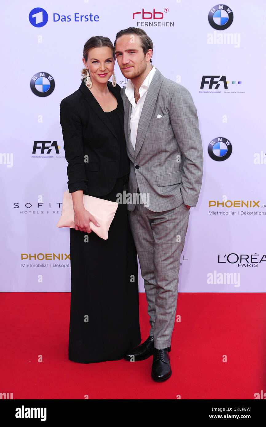 Deutscher Filmpreis 2016 bei der Messe Berlin - Anreise.  Mitwirkende: Annika Kipp, Frederick Lau Where: Berlin, Deutschland bei: 27. Mai 2016 Stockfoto