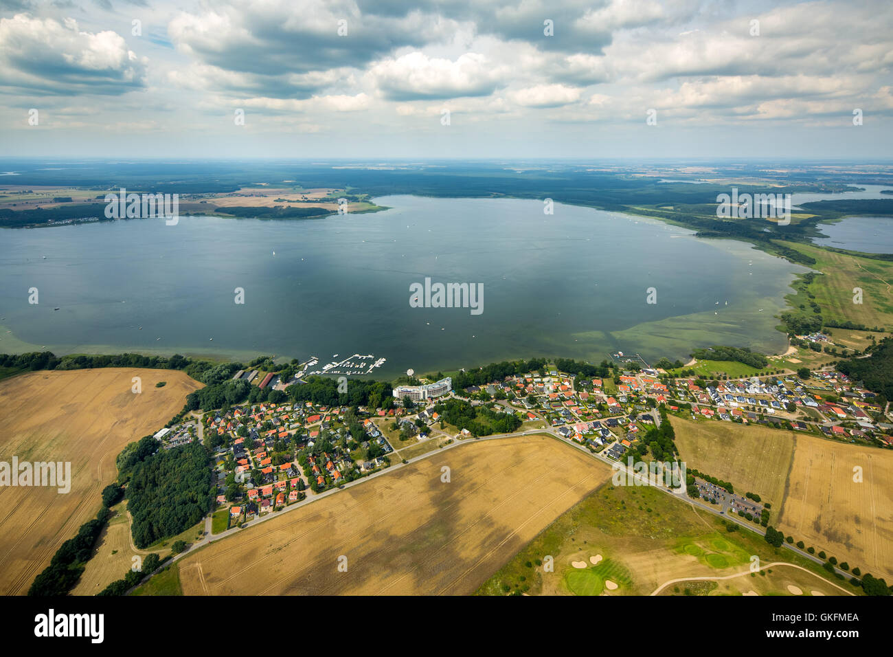 Luftaufnahme, untere Fleesensee mit Iberostar Hotel, Göhren-Lebbin, Mecklenburgische Seenplatte, gelegentlich Schweiz Stockfoto