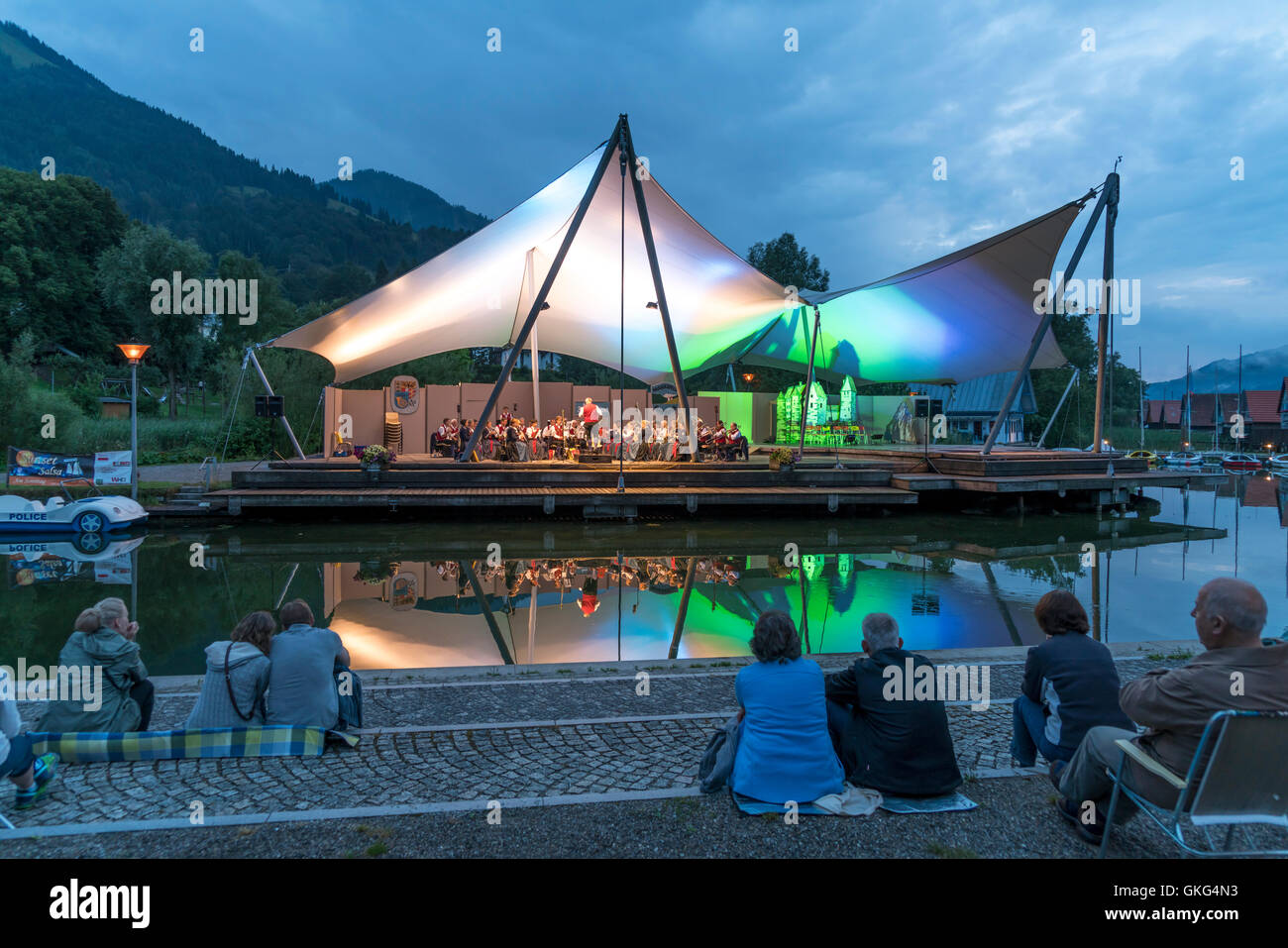 Strand-Konzert auf der Seebühne am großen Alpsee bei Bühl, Immenstadt Im Allgäu, Oberallgäu, Bayern, Deutschland Stockfoto