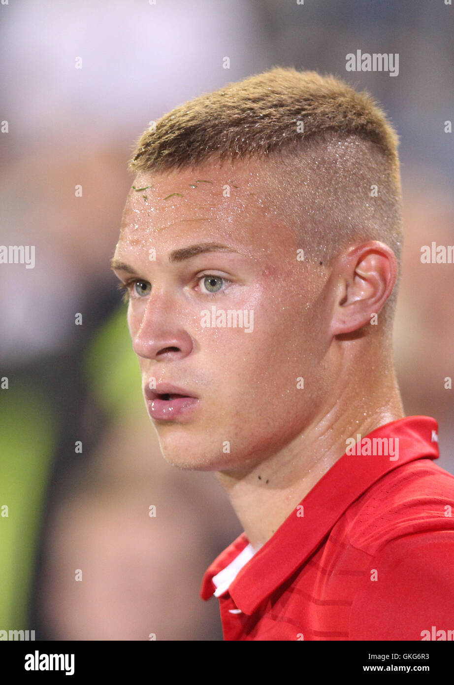 pics Kimmich Haircut https www alamy de stockfoto jena deutschland 19 august 2016 bayern joshua kimmich wahrend der fussball dfb pokal match zwischen fc carl zeiss jena und fc bayern munchen am ernst abbe sportfeld in jena deutschland 19 august 2016 foto sebastian willnowdpaalamy live news 115297255 html