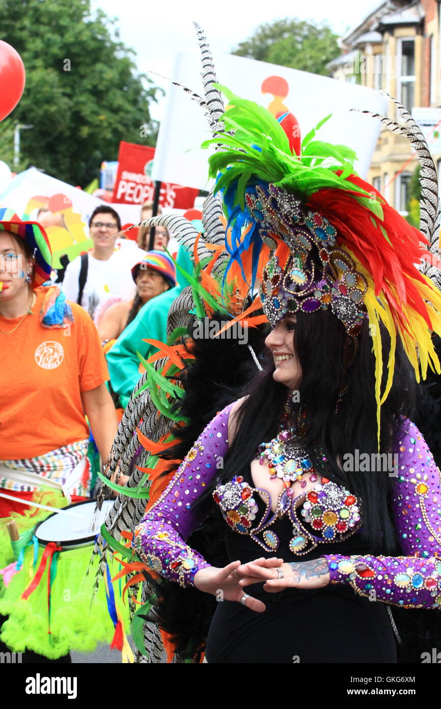 Swindon, UK 20. August 2016. Man feiert das jährliche LGBT Festival. Daniel Crawford/Alamy Live-Nachrichten Stockfoto